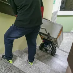 Jak wnieść pralkę po schodach bezpiecznie i uniknąć kontuzji